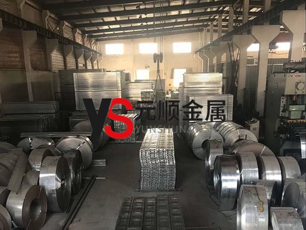 江蘇省熱鍍鋅鋼跳板的安全性研究(圖1) 江蘇省熱鍍鋅鋼跳板的安全性研究(圖1)