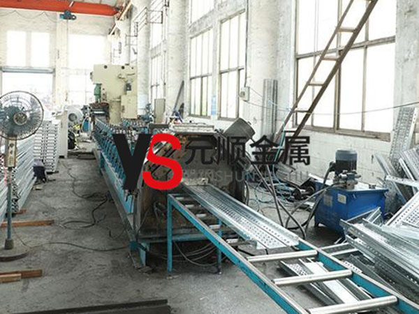 江蘇省元順金屬鋼跳板和木制跳板的區(qū)別(圖1) 江蘇省元順金屬鋼跳板和木制跳板的區(qū)別(圖1)